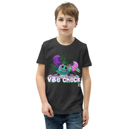 A kid wearing a black t-shirt with the words " vibe chick ".